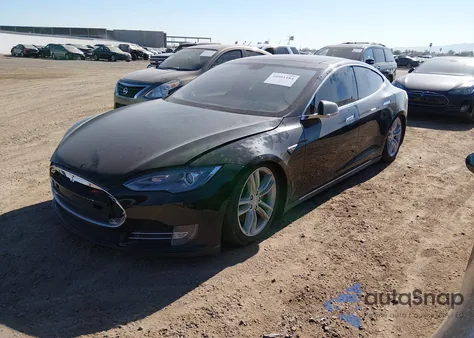 2014 Tesla Model S P85 z USA, uszkodzony, nr VIN 5YJSA1H15EFP52844